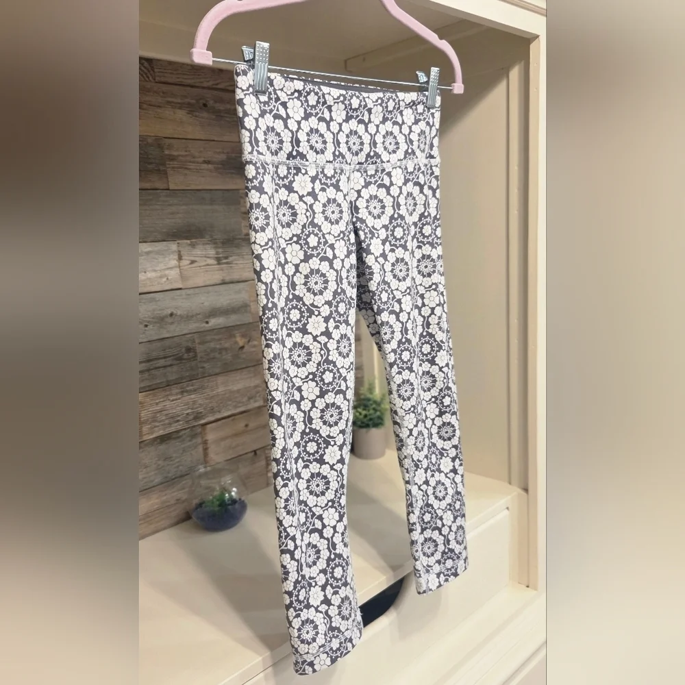 Lululemon Athletica Wunder Under Twiggy Floral Nimbus Cropped Leggings- RARE!!